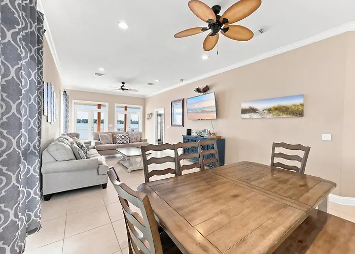 Eagles Nest Sleeps 10 Bay Views Pet-friendly *