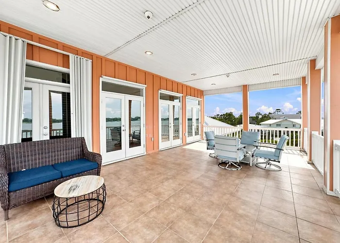 Eagles Nest Sleeps 10 Bay Views Pet-friendly