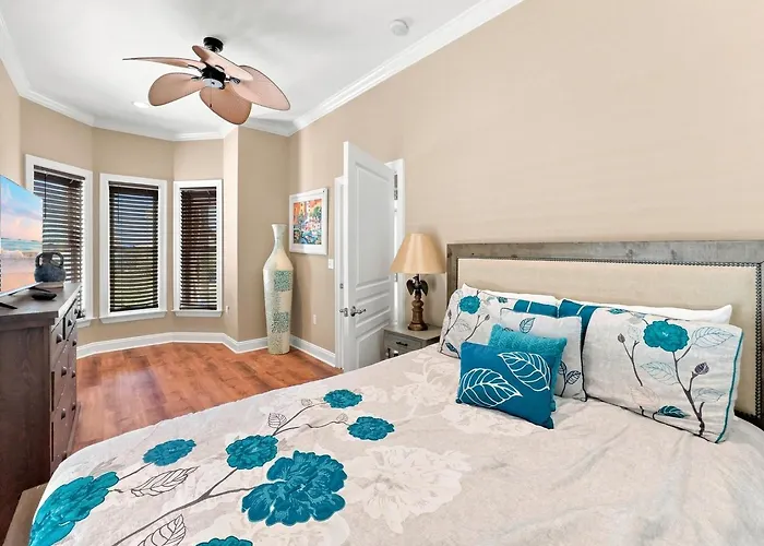 Eagles Nest Sleeps 10 Bay Views Pet-friendly